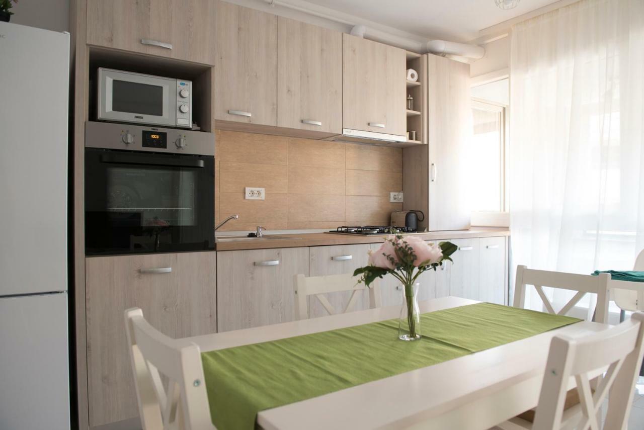 Cassie Apartment Brasov Bagian luar foto