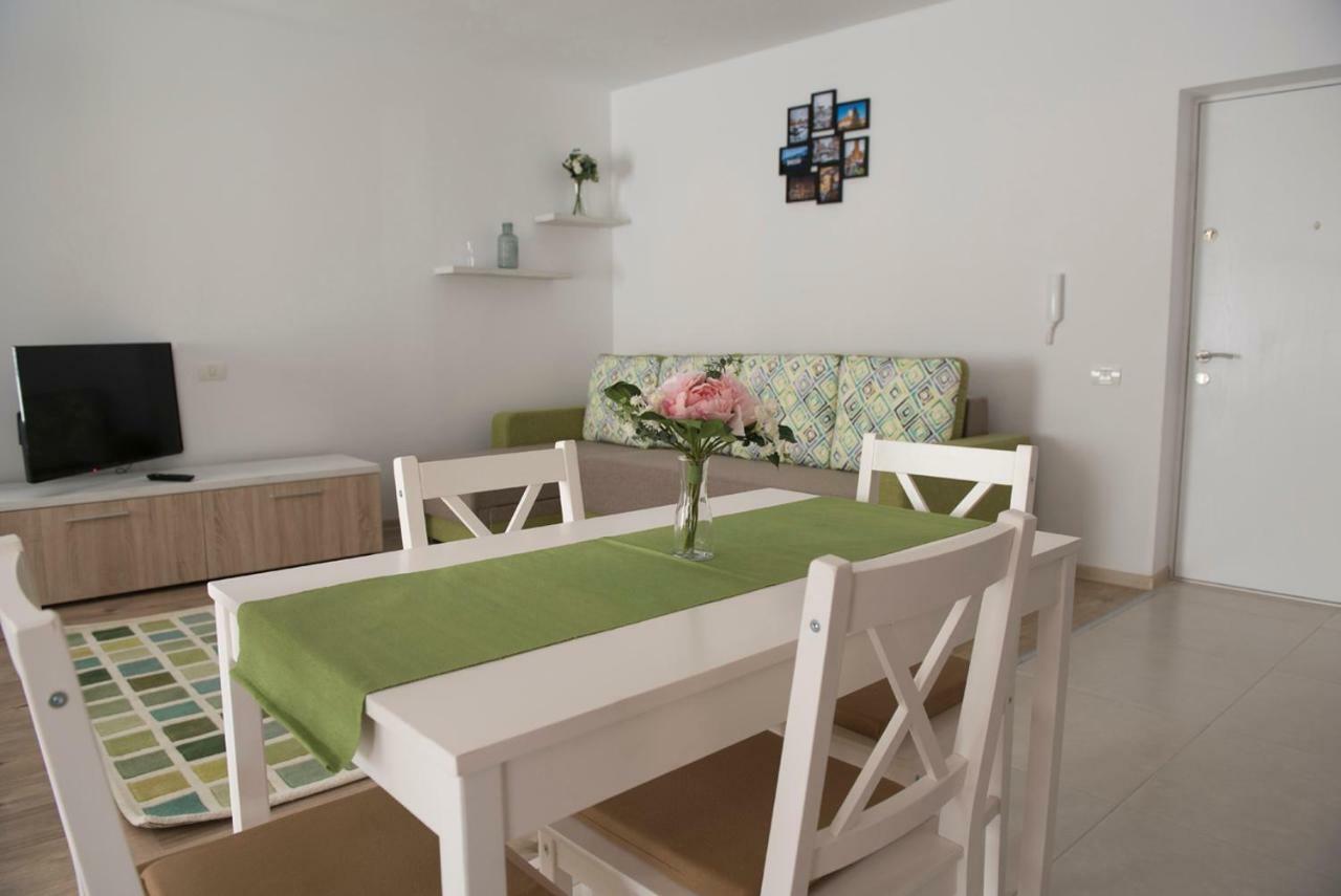 Cassie Apartment Brasov Bagian luar foto