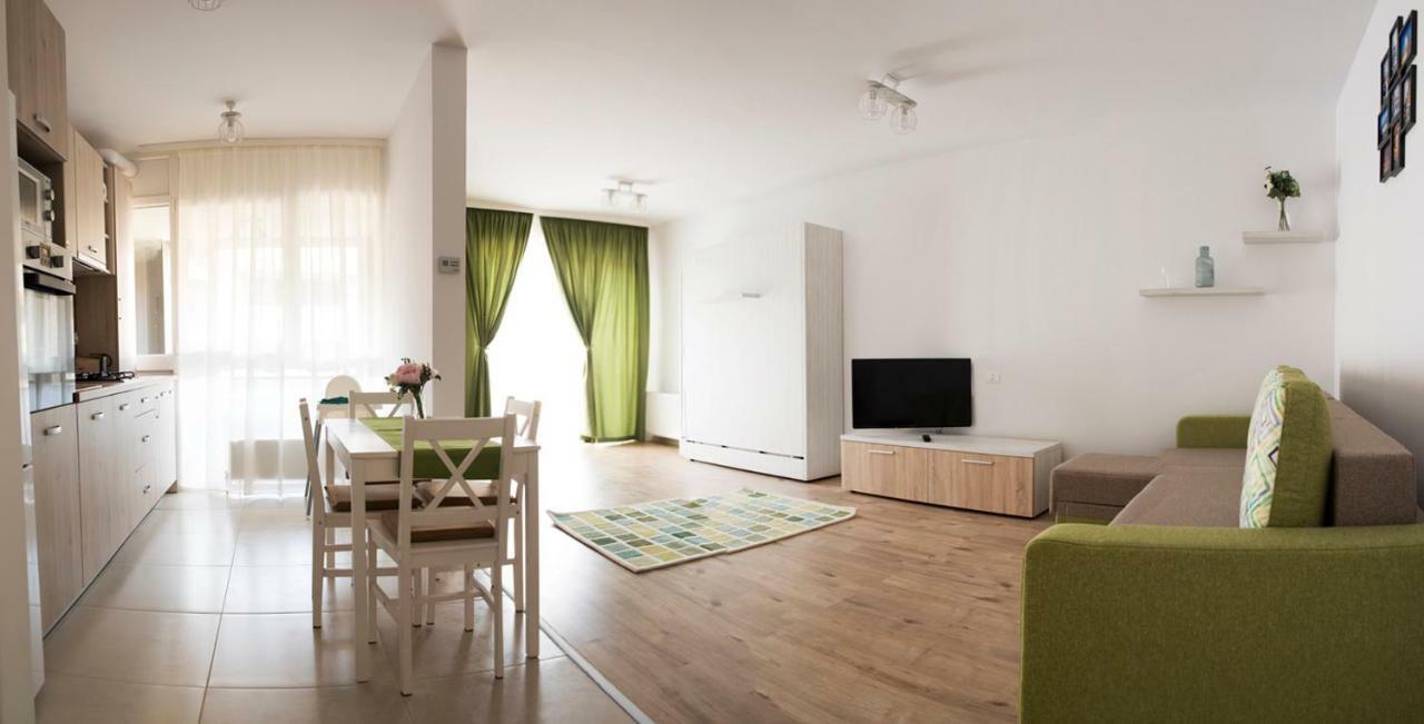Cassie Apartment Brasov Bagian luar foto